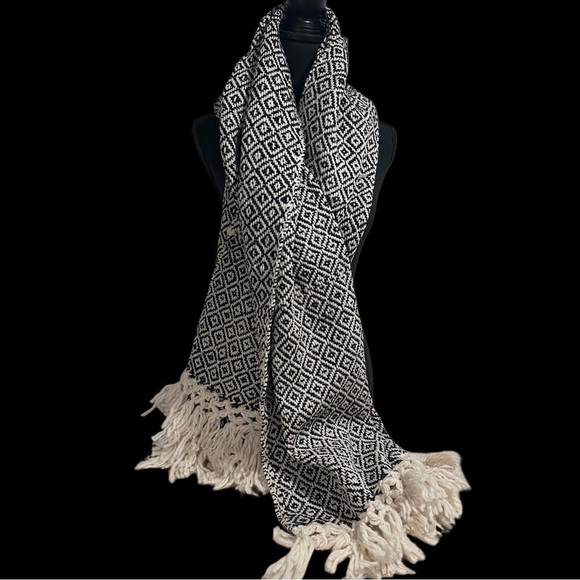 Mexican Rebozo Shawl in Black on Cream 100% Natural Raw Wool, Large Winter Wrap - Picture 8 of 16